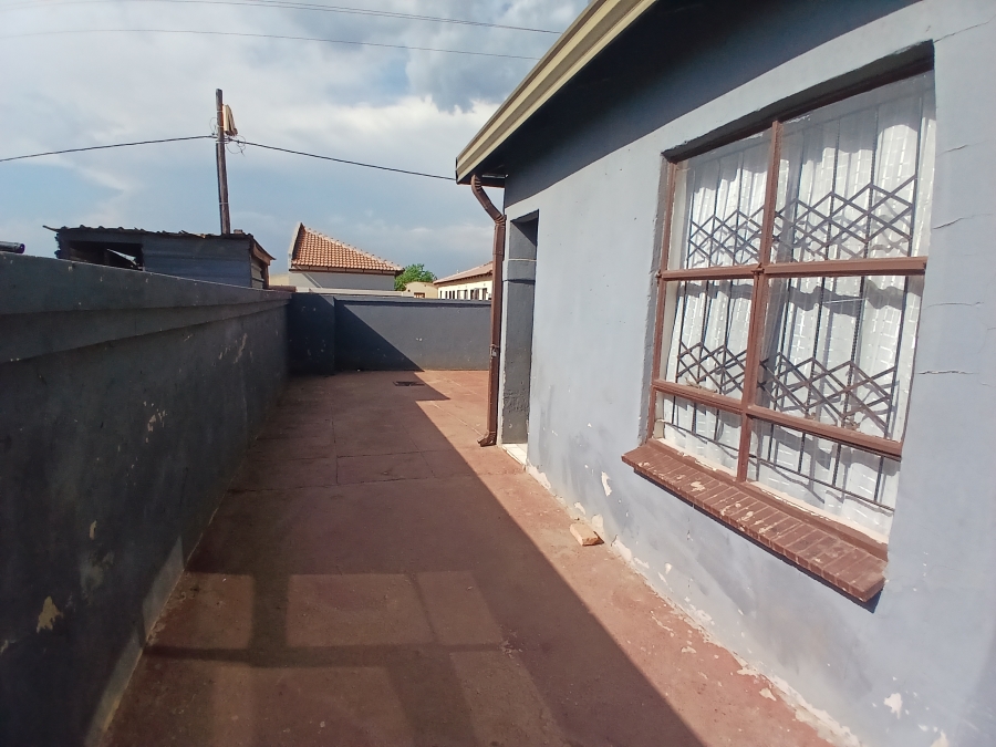 4 Bedroom Property for Sale in Rondebult Gauteng