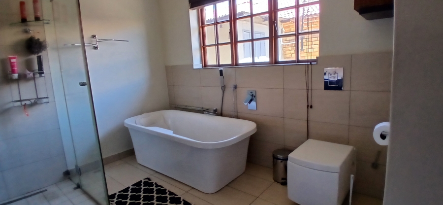 4 Bedroom Property for Sale in New Redruth Gauteng