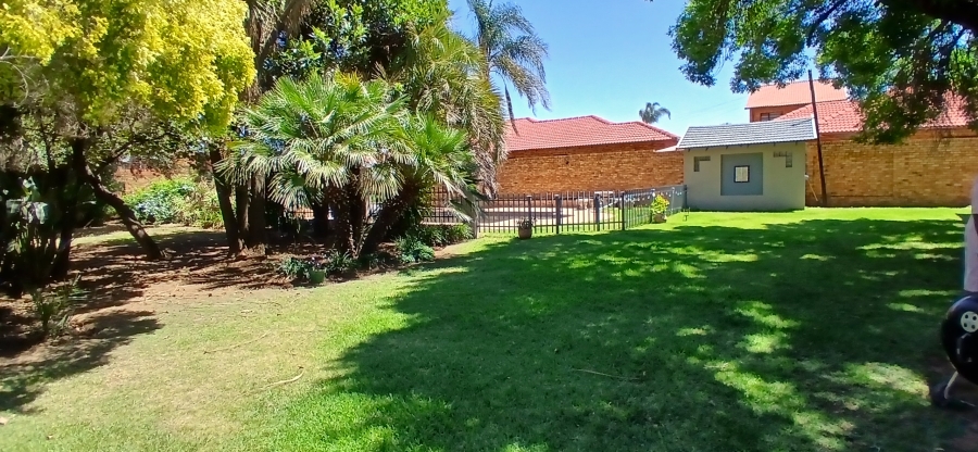 4 Bedroom Property for Sale in New Redruth Gauteng