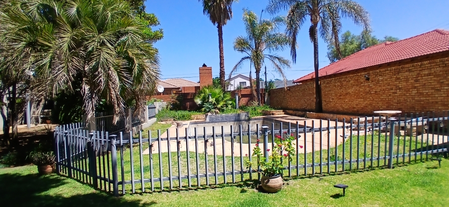 4 Bedroom Property for Sale in New Redruth Gauteng