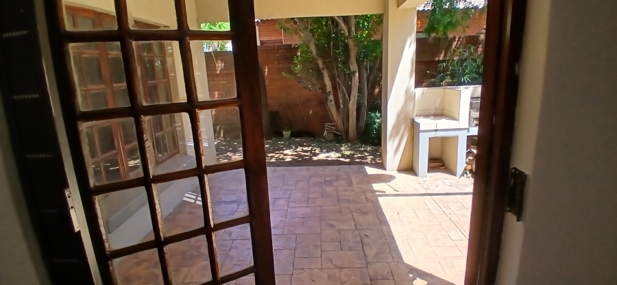 4 Bedroom Property for Sale in New Redruth Gauteng