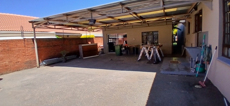 4 Bedroom Property for Sale in New Redruth Gauteng