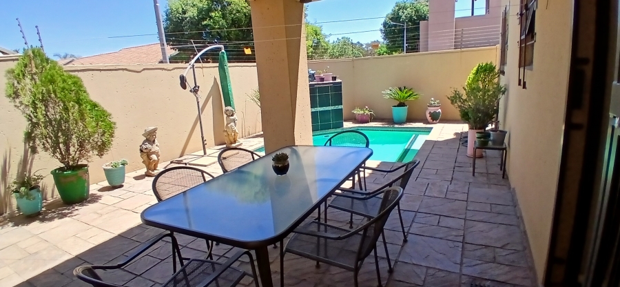 3 Bedroom Property for Sale in New Redruth Gauteng