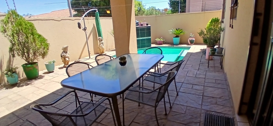 3 Bedroom Property for Sale in New Redruth Gauteng