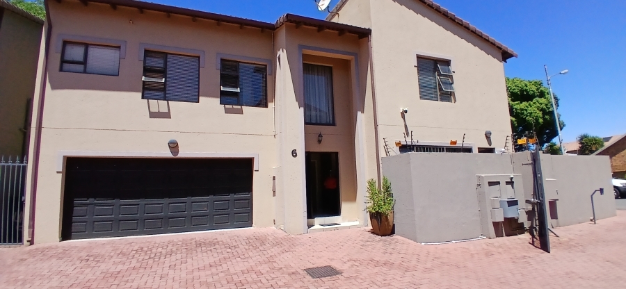 3 Bedroom Property for Sale in New Redruth Gauteng