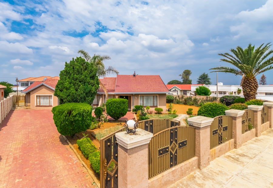 3 Bedroom Property for Sale in Finsbury Gauteng