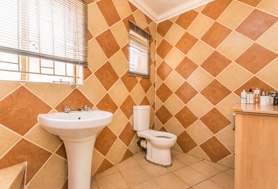 3 Bedroom Property for Sale in Finsbury Gauteng