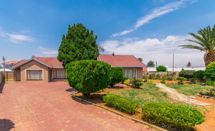 3 Bedroom Property for Sale in Finsbury Gauteng
