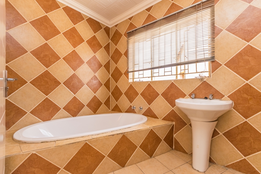 3 Bedroom Property for Sale in Finsbury Gauteng
