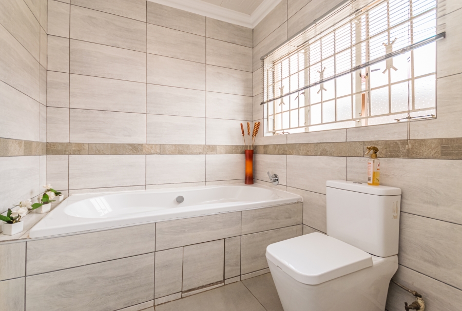 3 Bedroom Property for Sale in Finsbury Gauteng