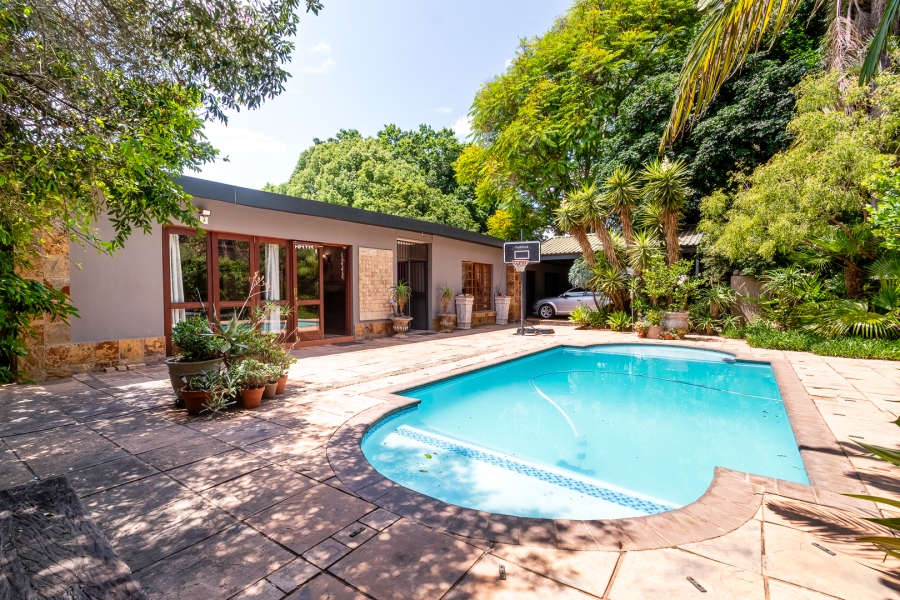 5 Bedroom Property for Sale in Brummeria Gauteng