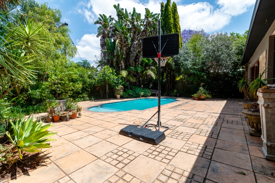 5 Bedroom Property for Sale in Brummeria Gauteng