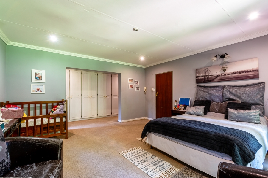 5 Bedroom Property for Sale in Brummeria Gauteng