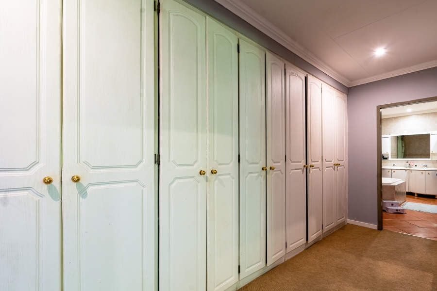 5 Bedroom Property for Sale in Brummeria Gauteng