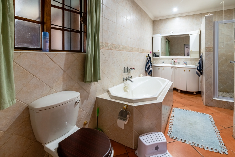 5 Bedroom Property for Sale in Brummeria Gauteng