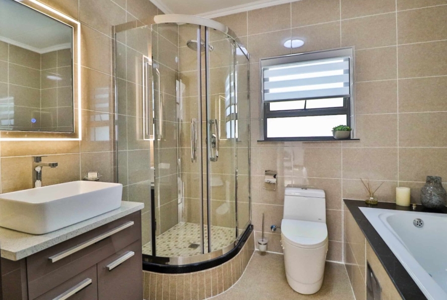 To Let 3 Bedroom Property for Rent in Broadacres Gauteng