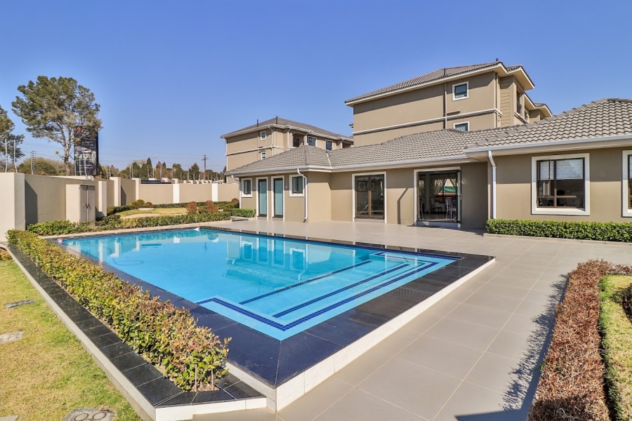 To Let 3 Bedroom Property for Rent in Broadacres Gauteng