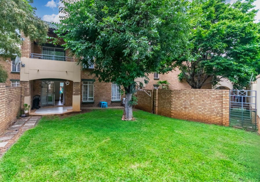 2 Bedroom Property for Sale in Die Hoewes Gauteng