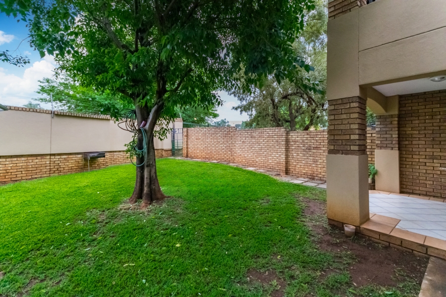 2 Bedroom Property for Sale in Die Hoewes Gauteng