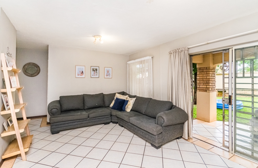 2 Bedroom Property for Sale in Die Hoewes Gauteng