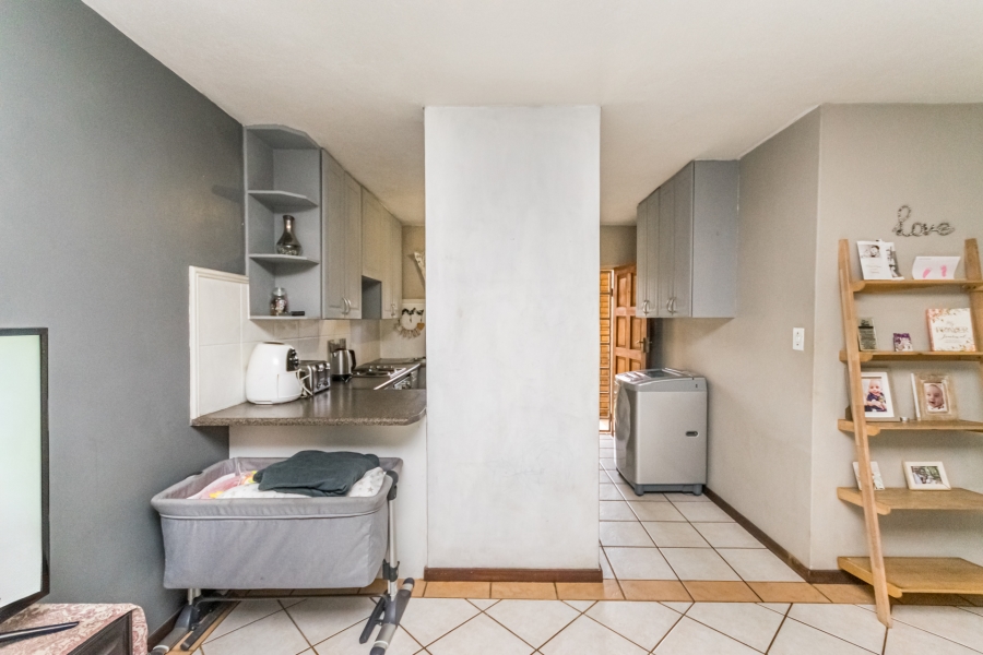 2 Bedroom Property for Sale in Die Hoewes Gauteng