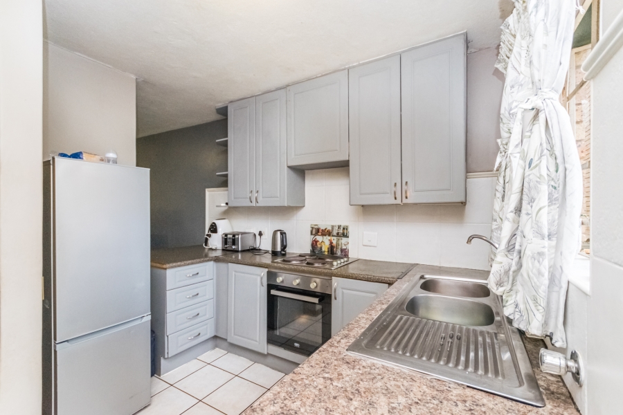 2 Bedroom Property for Sale in Die Hoewes Gauteng