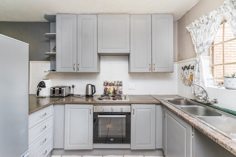 2 Bedroom Property for Sale in Die Hoewes Gauteng