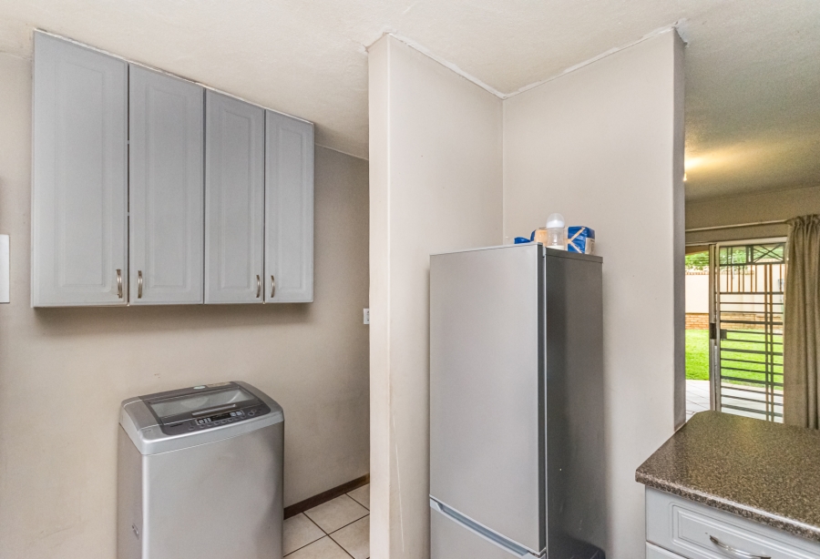 2 Bedroom Property for Sale in Die Hoewes Gauteng