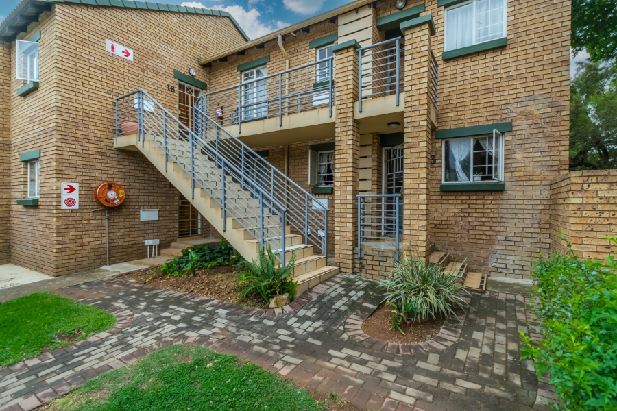 2 Bedroom Property for Sale in Die Hoewes Gauteng