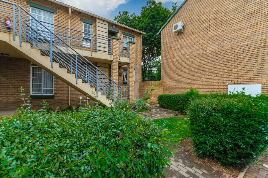 2 Bedroom Property for Sale in Die Hoewes Gauteng