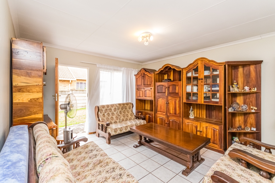 3 Bedroom Property for Sale in Die Hoewes Gauteng