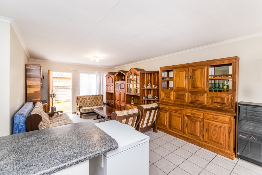 3 Bedroom Property for Sale in Die Hoewes Gauteng