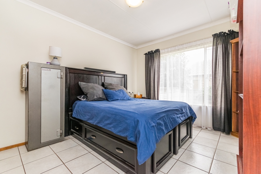 3 Bedroom Property for Sale in Die Hoewes Gauteng