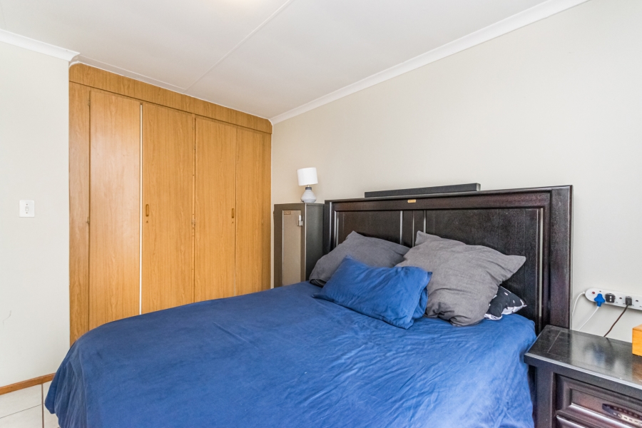 3 Bedroom Property for Sale in Die Hoewes Gauteng