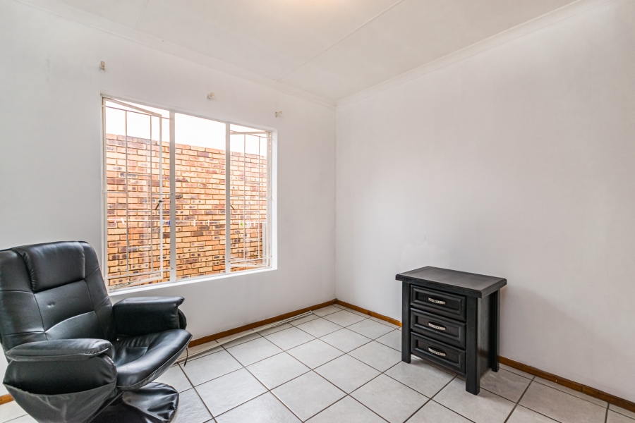 3 Bedroom Property for Sale in Die Hoewes Gauteng