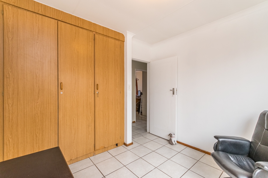 3 Bedroom Property for Sale in Die Hoewes Gauteng