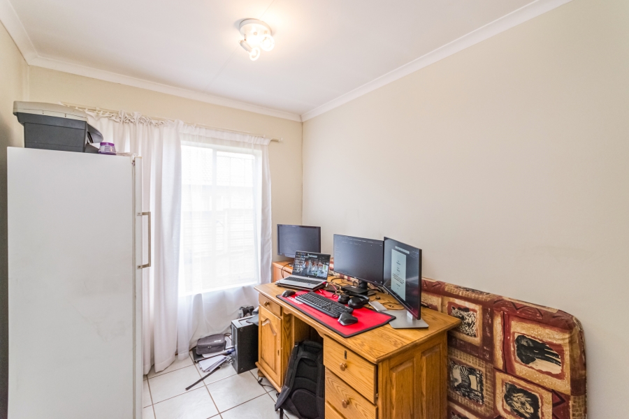 3 Bedroom Property for Sale in Die Hoewes Gauteng