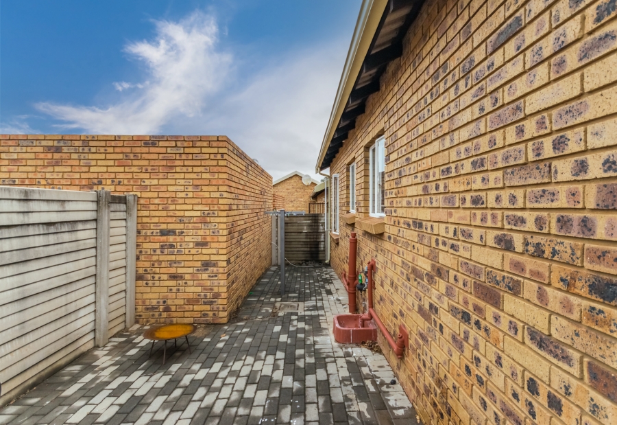 3 Bedroom Property for Sale in Die Hoewes Gauteng
