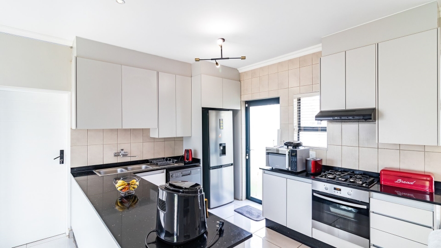 3 Bedroom Property for Sale in Blue Hills Gauteng