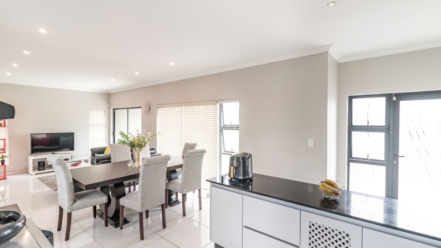 3 Bedroom Property for Sale in Blue Hills Gauteng