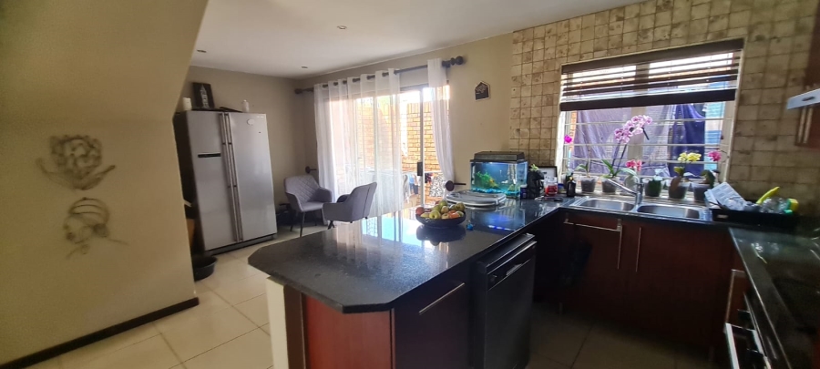 2 Bedroom Property for Sale in Edenvale Central Gauteng