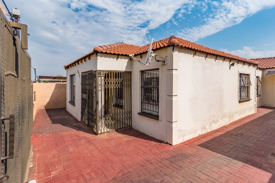 3 Bedroom Property for Sale in Protea Glen Gauteng