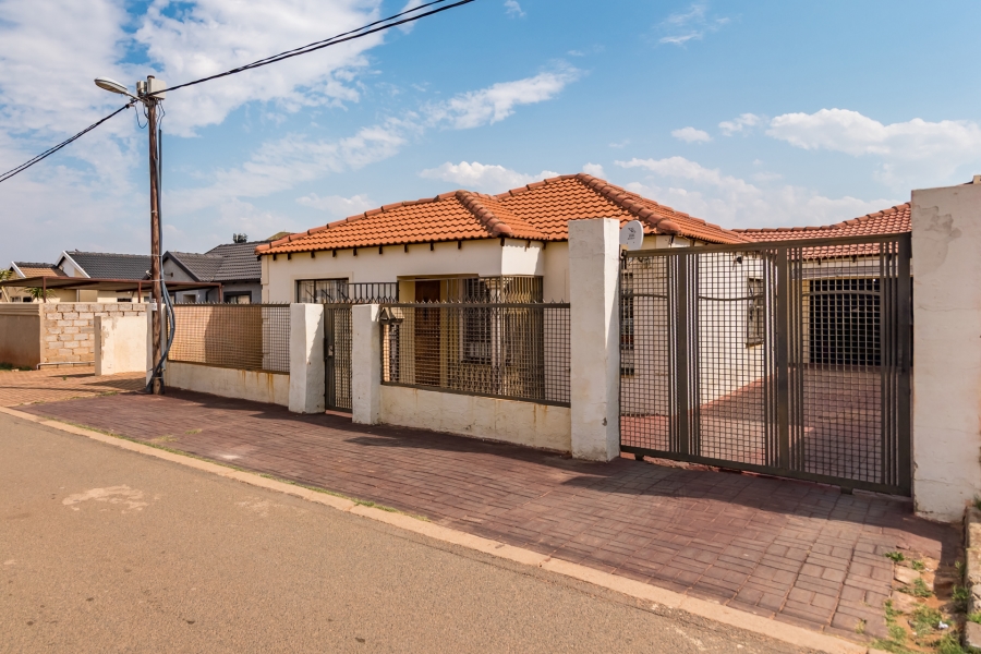 3 Bedroom Property for Sale in Protea Glen Gauteng