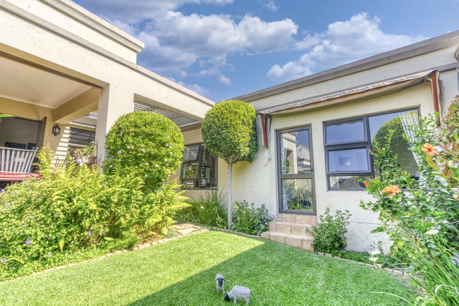 3 Bedroom Property for Sale in Cedar Lakes Gauteng