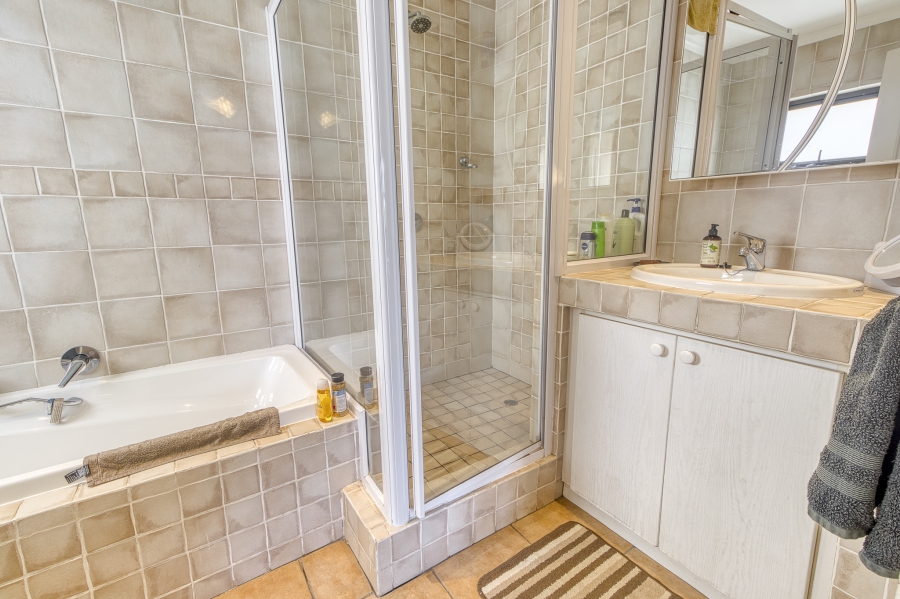 3 Bedroom Property for Sale in Cedar Lakes Gauteng