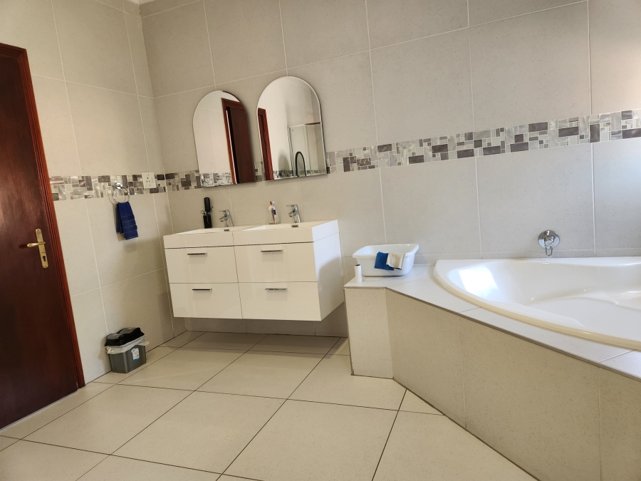 4 Bedroom Property for Sale in Bedford Gardens Gauteng