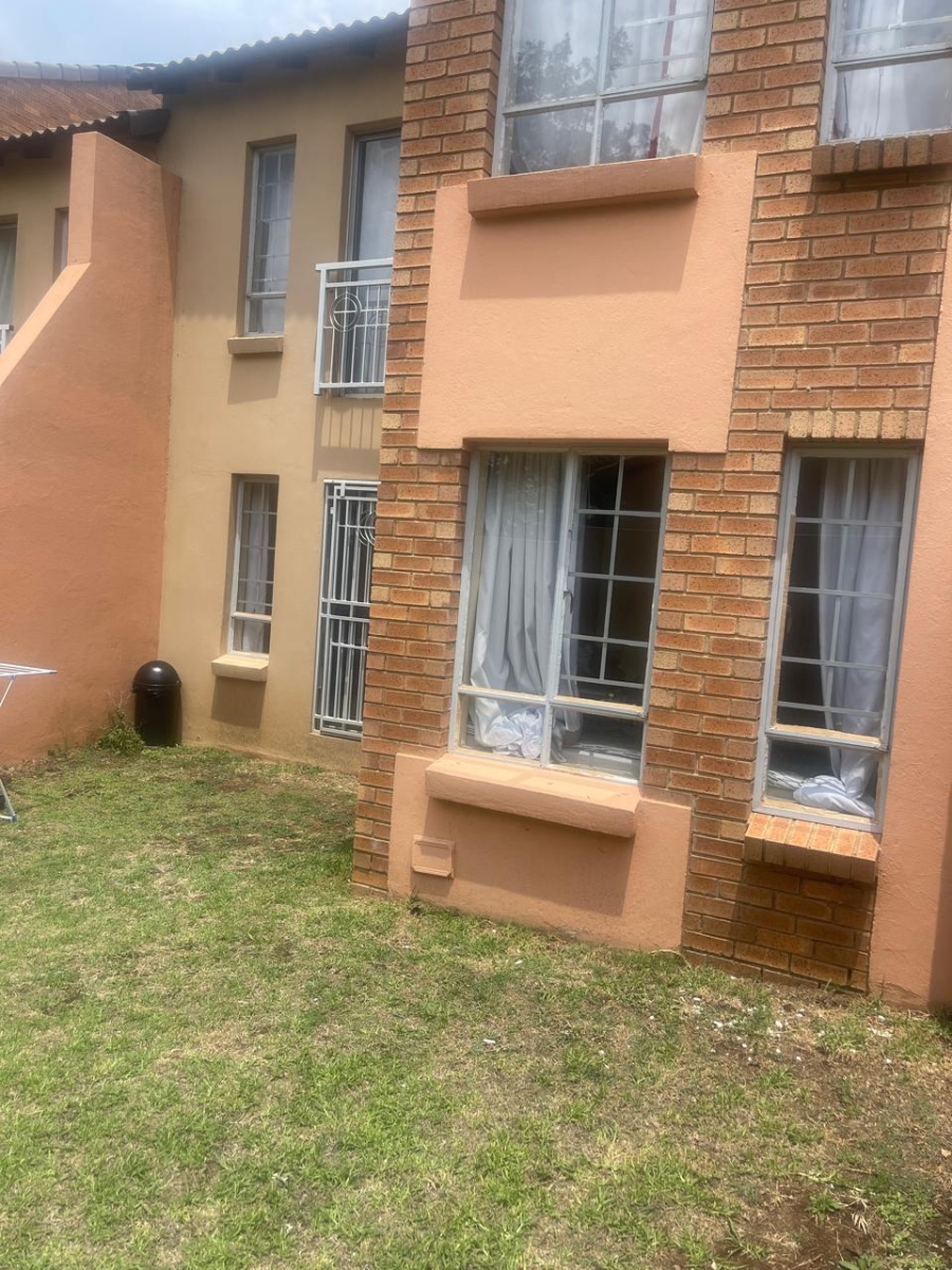 2 Bedroom Property for Sale in Erand Gardens Gauteng