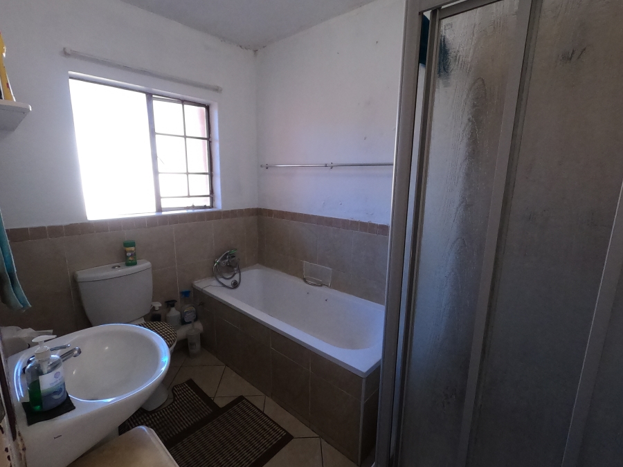 2 Bedroom Property for Sale in Erand Gardens Gauteng