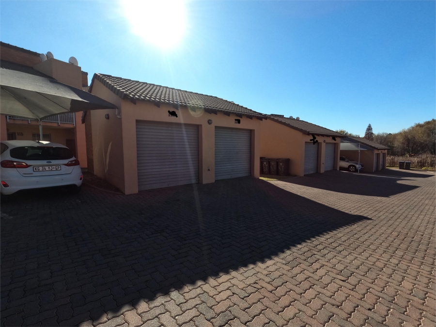 2 Bedroom Property for Sale in Erand Gardens Gauteng