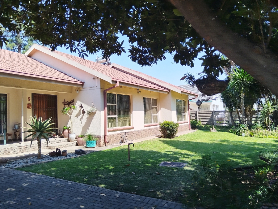 4 Bedroom Property for Sale in Vanderbijlpark SE 7 Gauteng